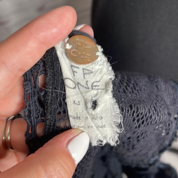 Free People Black Crocheted Neck Loose Fit Tank Sz XS! - Picture 7 of 7